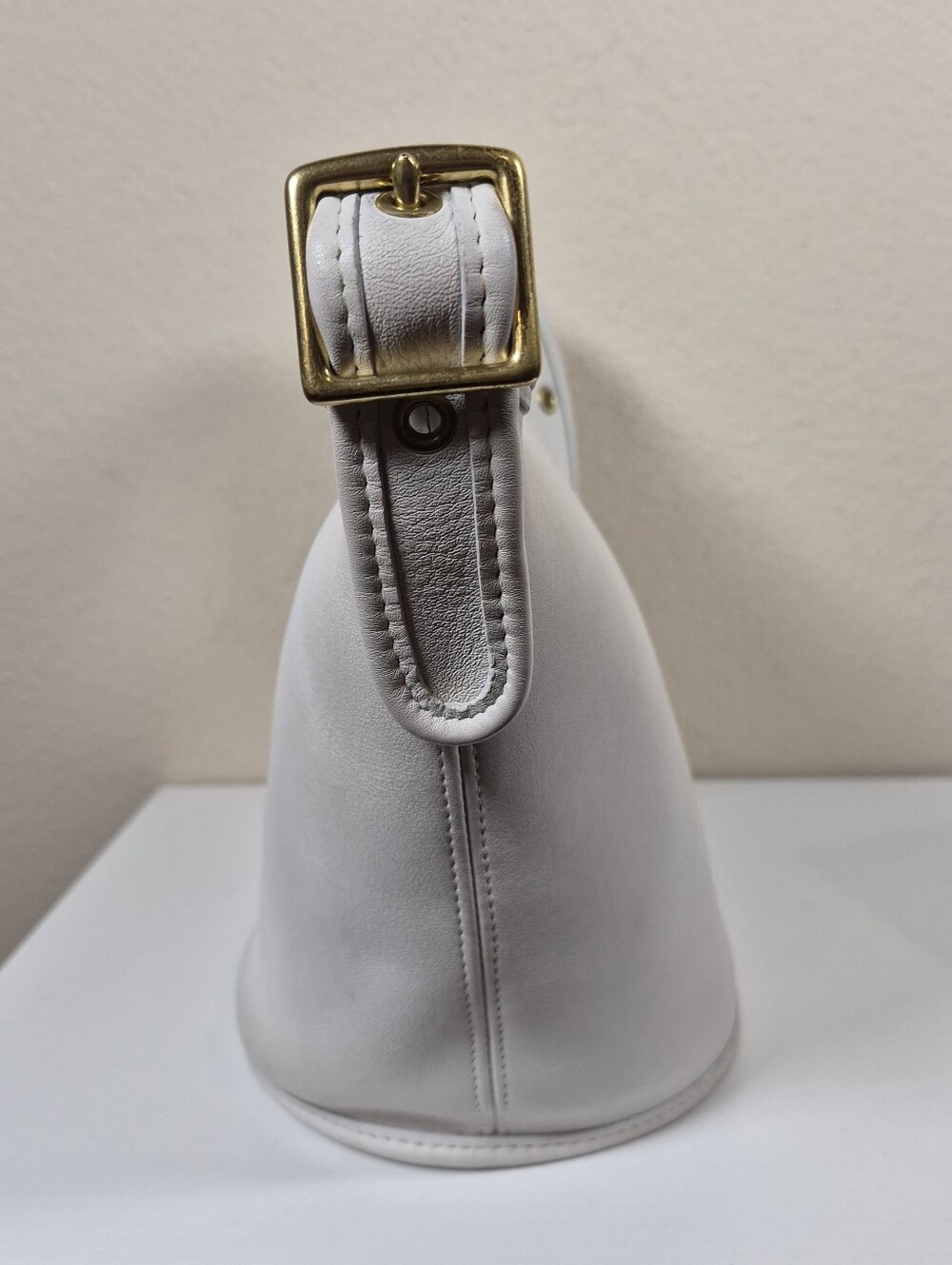 Vintage Coach White Maggie Duffle #9019 - Picture 6 of 16